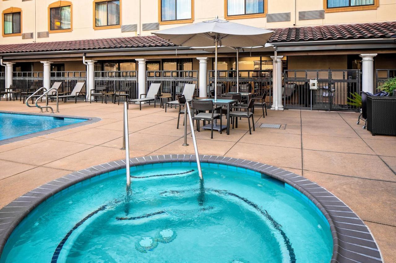 Courtyard By Marriott Houston Rice University Екстериор снимка